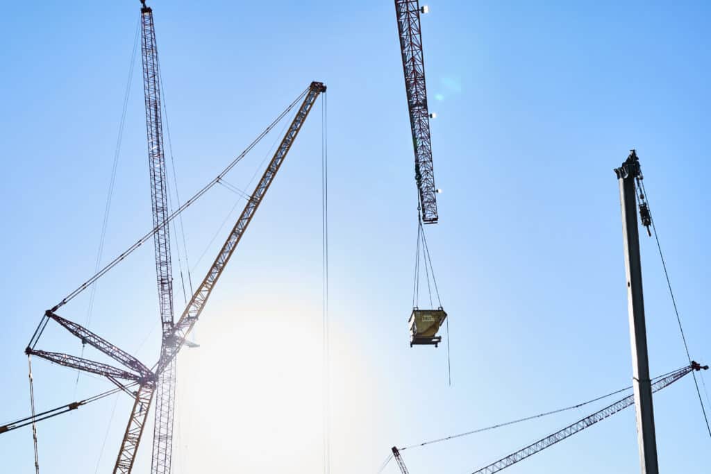 Cranes Lifting items