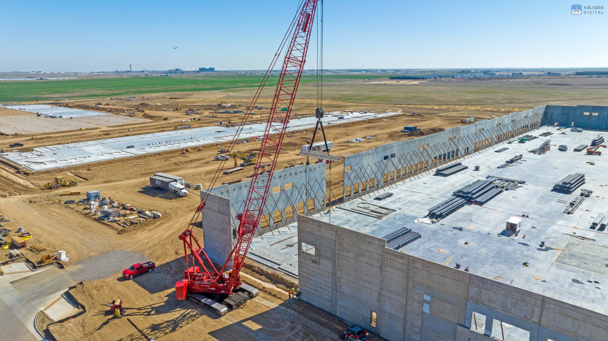 Maxim Crane crawler Crane on Tilt-up Construction project at Denali Logistics Park in Denver, CO